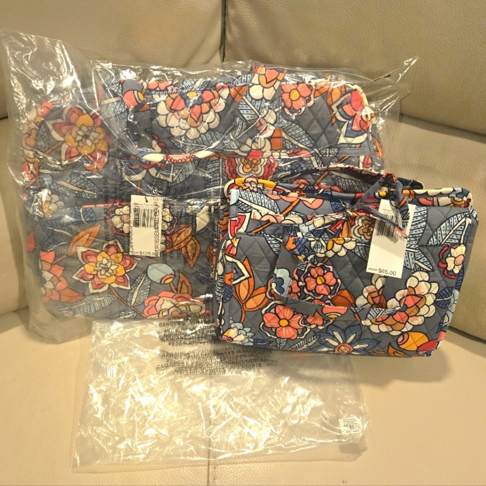 BRAND NEW WITH TAGS AND IN ORIGINAL PLASTIC * VERA BRADLEY TRAVEL SET